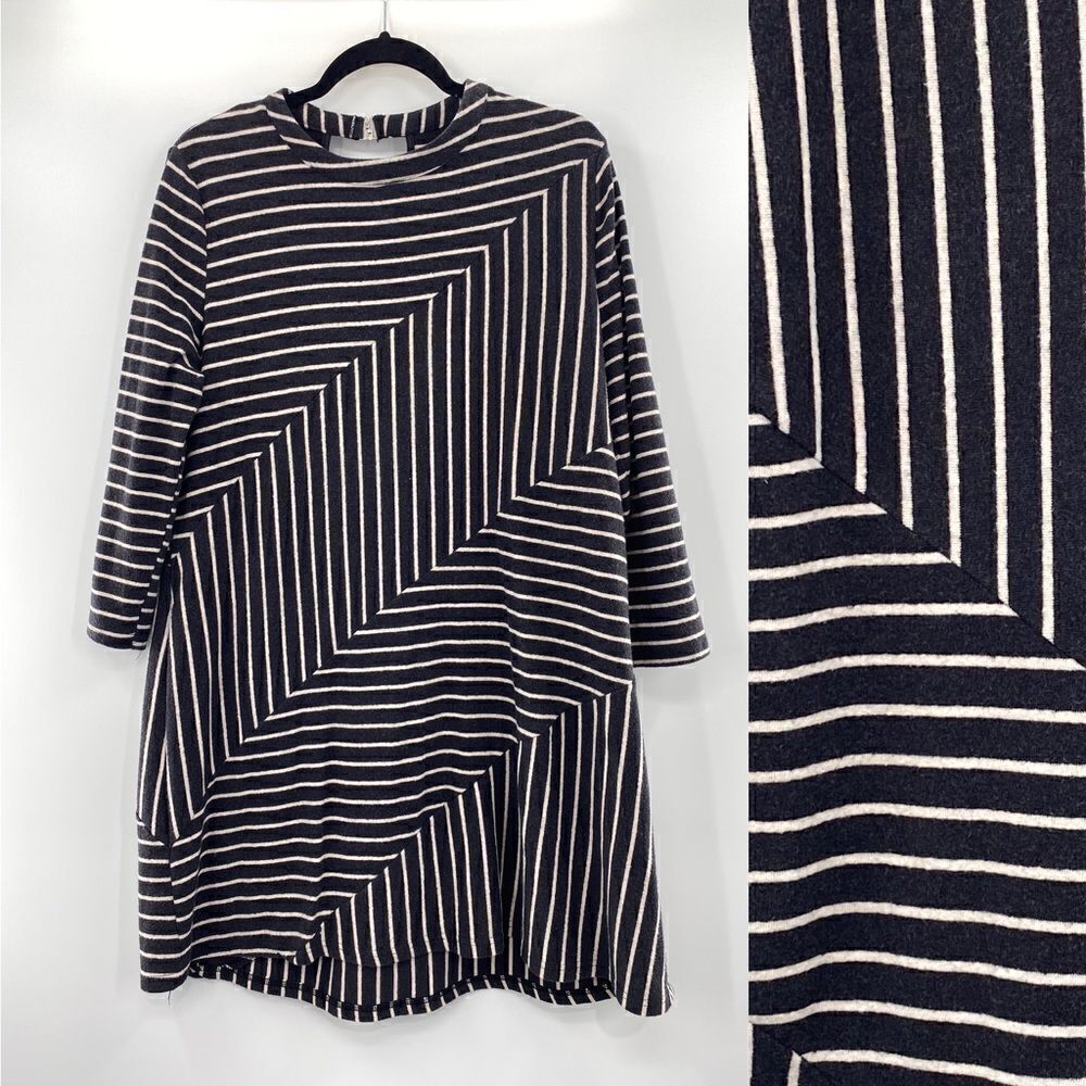 3For$20 Doe & Rae Gray/White Line Design Dress Half Sleeve Size: M